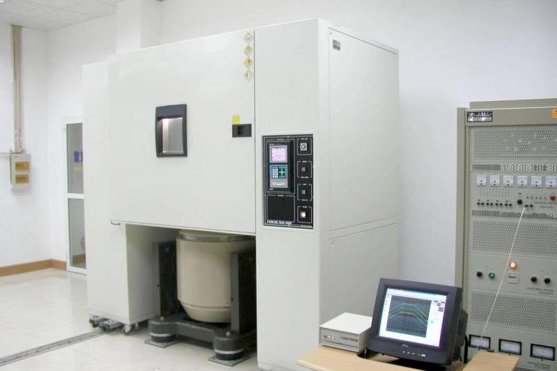 Walk-in temperature humidity test chamber